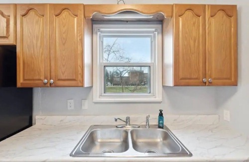 Reynolds Corners House | 3-bedroom house in enjoyable Toledo with WiFi, AC