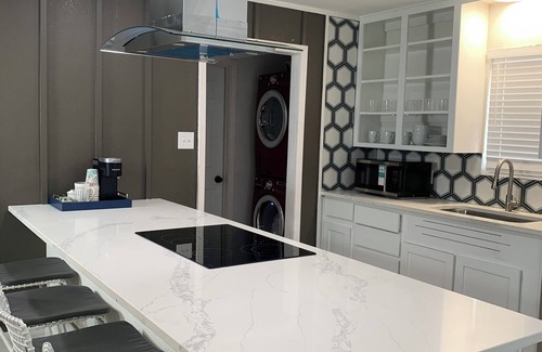 Hurst House | 3-bedroom house in Hurst with WiFi, AC