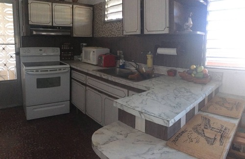 Gobernador Pinero House | 3-Bedroom House in Superb San Juan with AC, WiFi and more. Family-friendly.