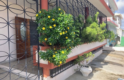 Gobernador Pinero House | 3-Bedroom House in Superb San Juan with AC, WiFi and more. Family-friendly.