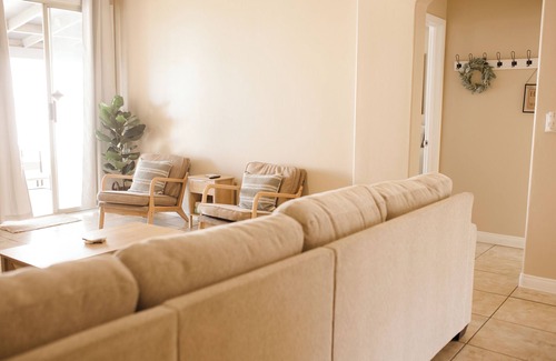 Pumpkin Center House | 3-bedroom house in wonderful Bakersfield with WiFi, AC