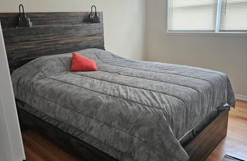 Ashburn House | 3-bedroom house in wonderful Chicago, near Evergreen Park-87th and California