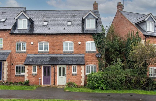 Silverstone Apartment | 3-Bedroom House Near the Silverstone Circuit