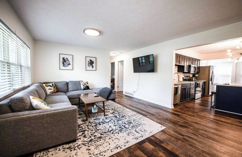 Grove City House | 3-bedroom house one mile from downtown Grove City+Dogs welcome+Quiet+Pool table