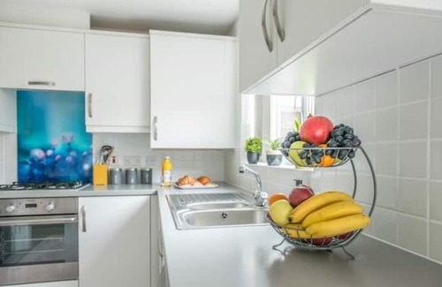 Oldland Common House | 3 BEDROOM HOUSE * SLEEPS 6 * PARKING * GARDEN