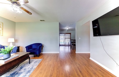 Seffner Community Alliance House | 3-bedroom house with private pool. in wonderful Seffner with WiFi, AC.