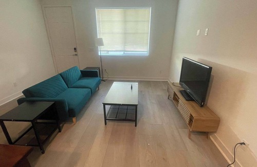 Ontario House | 3-bedroom house with WiFi and AC in Ontario