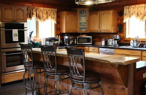 Talkeetna Cabin | 3-bedroom Lake Front Lodge on 10 acres just 13 miles south of Downtown Talkeetna