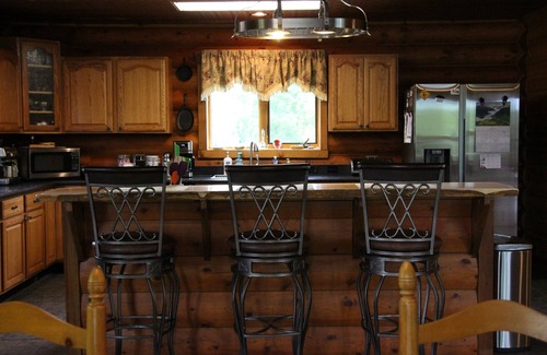 Talkeetna Cabin | 3-bedroom Lake Front Lodge on 10 acres just 13 miles south of Downtown Talkeetna