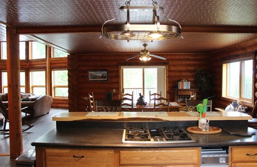Talkeetna Cabin | 3-bedroom Lake Front Lodge on 10 acres just 13 miles south of Downtown Talkeetna