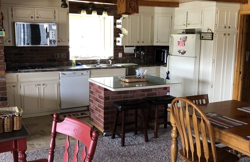Manchester House | 3 Bedroom Lake House on Lake Delhi with 2.5 Bathrooms