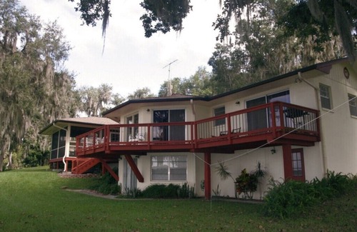 Hernando Villa | 3-bedroom lakefront villa with three kayaks