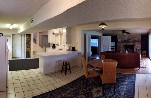 Hampton House | 3 Bedroom Lakeview Cottage w/lake & dock access