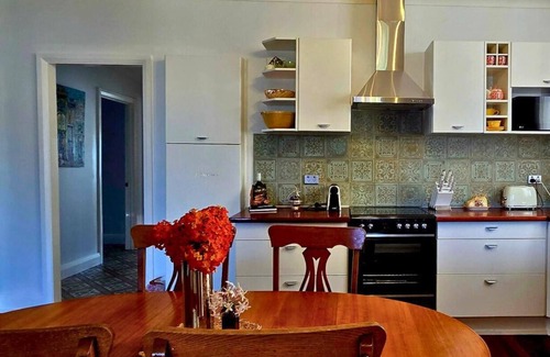Lamington House | 3 Bedroom Little Addis Cottage in Historic Kalgoorlie