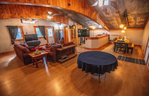Marshland Apartment | 3-bedroom Lodge with Incredible Game Room and Bar!