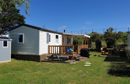 Plouescat House | 3 bedroom mobile home, swimming pool, semi-covered terrace, holiday vouchers