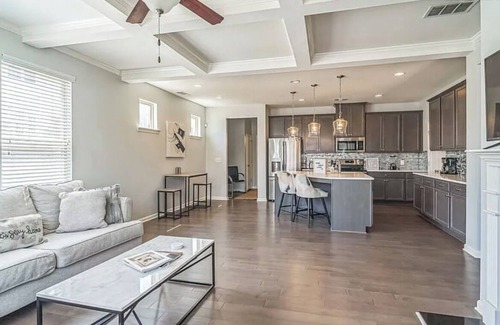 Fairburn House | 3-bedroom Modern Townhome just outside Atlanta