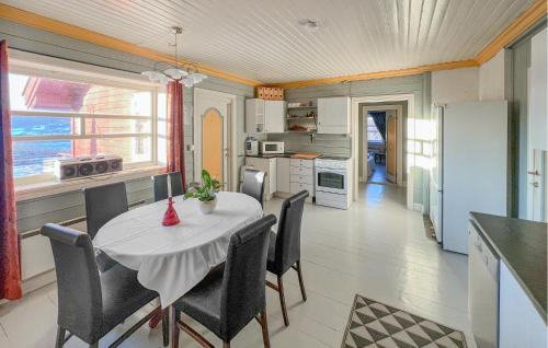 Ringsaker Apartment | 3 Bedroom Nice Apartment In Brøttum