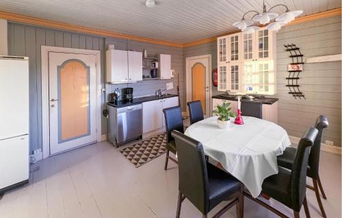 Ringsaker Apartment | 3 Bedroom Nice Apartment In Brøttum