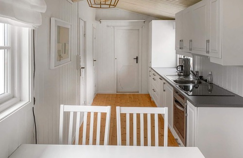 Kvenvær House | 3 bedroom nice home in Kvenvær