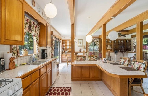 Naalehu Condo | 3 Bedroom Ocean View Home for 8 - Hale Kamaoa