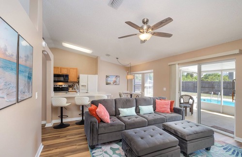 Interchange Square House | 3-bedroom pool house in Palm Bay in quiet neighborhood
