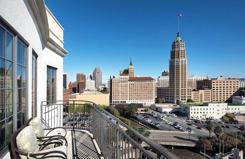 Downtown San Antonio Condo | 3 Bedroom Presidential Condo w/Kitchen, on Riverwalk in San Antonio, La Casada!