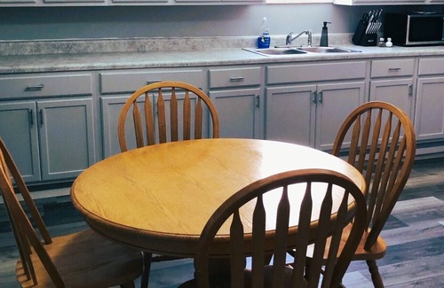 New Hampton Apartment | 3 Bedroom Retreat in the Heart of Downtown New Hampton