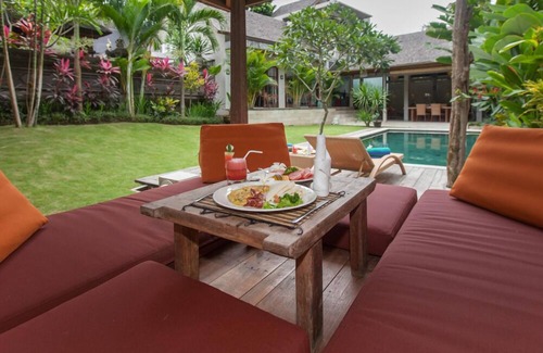 Batubelig Villa | 3 Bedroom Seminyak Private Pool Villa