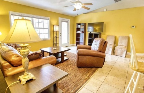 South Venice Apartment | 3 Bedroom Single family 320073 by Houzlet