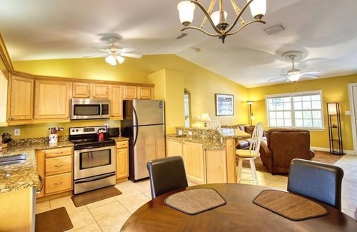 South Venice Apartment | 3 Bedroom Single family 320073 by Houzlet