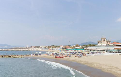 Massa Apartment | 3 Bedroom Stunning Apartment In Massa