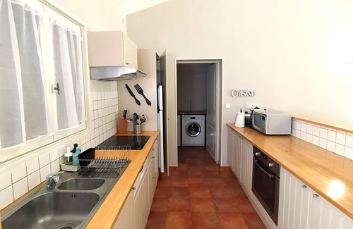 Chalais House | 3 bedroom villa on private domain, heated pool & enclosed garden, airco & WiFi