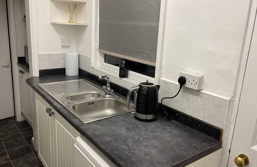 Oadby House | 3 Bedrooms Comfortable Home With Jacuzzi Hot Tub Sleeps 10