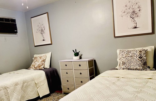 Upper Darby House | 3 bedrooms townhouse/no smoking 🚭/Maximum 10guests/Free parking.