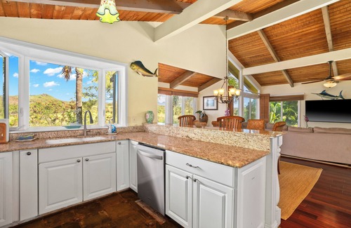 Bayview House | 3 bedrooms with baths, air conditioning and heated pool near Grand Hyatt.