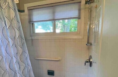 Manhattan House | 3 beds 2 bath at the end of the street