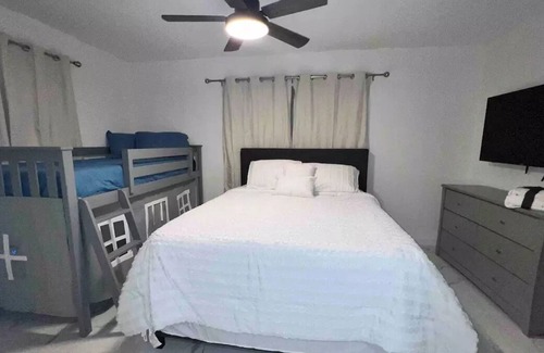 North Lauderdale House | 3 Beds 2 Baths Pool Home with Lots of Parking