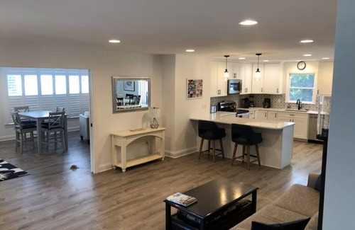 Bethany Beach Cottage | 3 Blocks to Beach. 5 Bedrooms, 4 Bathrooms - Family Spaces, Kitchen, & Porches