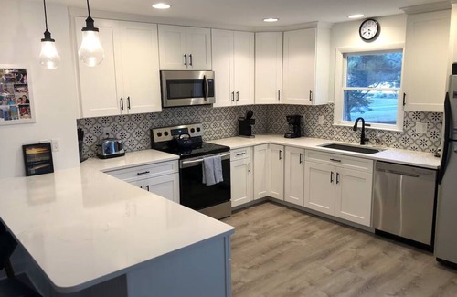 Bethany Beach Cottage | 3 Blocks to Beach. 5 Bedrooms, 4 Bathrooms - Family Spaces, Kitchen, & Porches