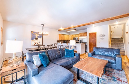 Four O'Clock Condo | 3 blocks to Main, Ski or Hike In/Out