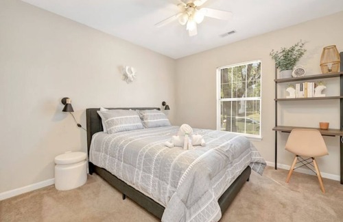 Charlotte House | 3 BR 2 Bath 1 Story Home Near Airport, Carowinds & Lake Wylie