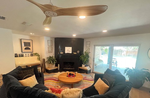 Allandale House | 3 BR / 2BA w/ POOL - centrally located.