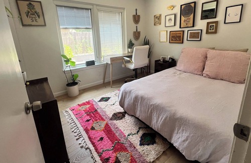 Allandale House | 3 BR / 2BA w/ POOL - centrally located.