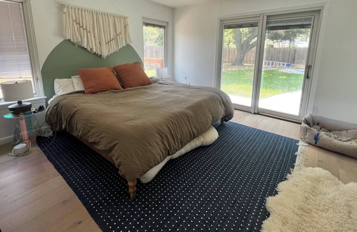 Allandale House | 3 BR / 2BA w/ POOL - centrally located.
