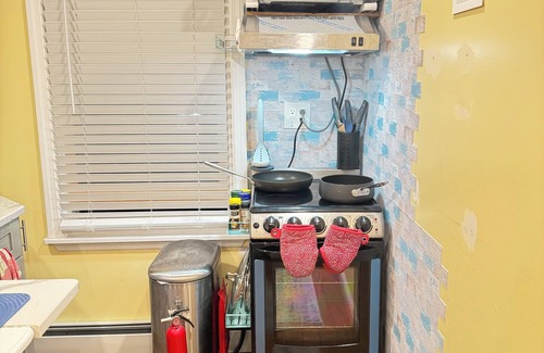 Bay Shore Apartment | 3 Br Apt Private, COZY 1 King Bed, 2 Queen Bed, PetPal