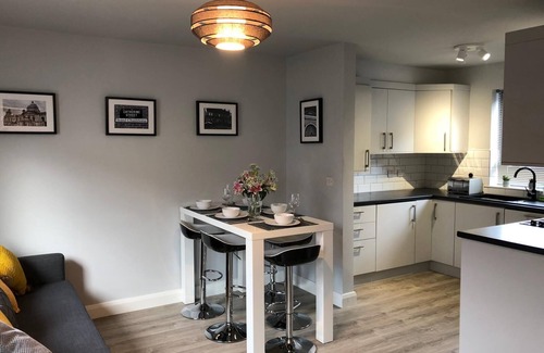 Belfast Central District House | 3 BR City Centre House/Parking/Experienced Hosts