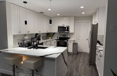 Orlando House | 3-br contemporary getaway with independent office space, in delightful Orlando.