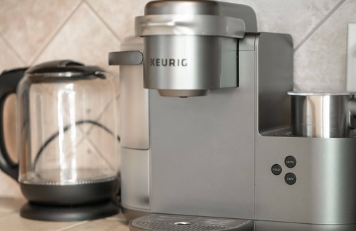 Raisin House | 3 BR Home Near 3 Natn’l Parks & Close to Airport