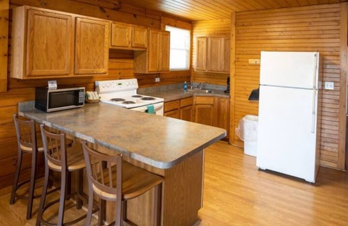 Cadiz Cabin | 3 BR Lakefront Log Cabin - Bring the Dog